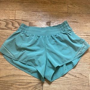 Lululemon hottie hottie hot short 2.5